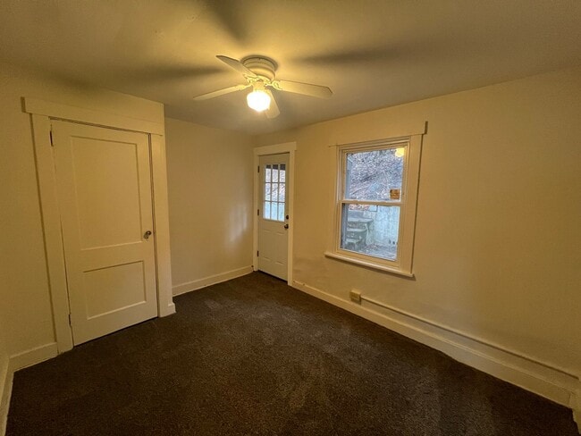 Building Photo - Updated 2.5 Bedroom/ 1 Bath in Troy Hill