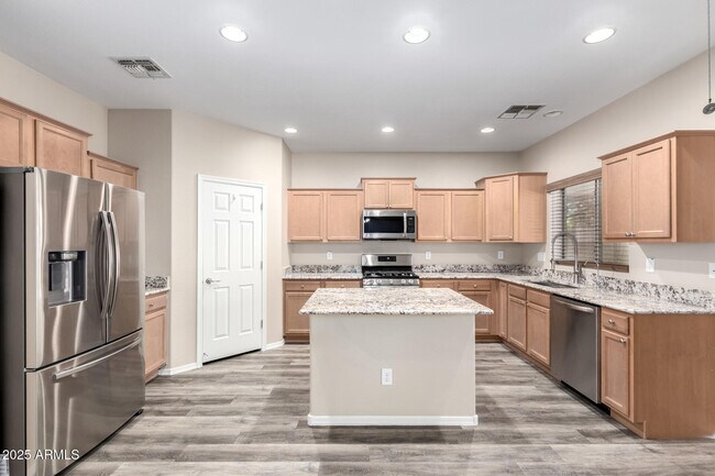 Building Photo - 111 N 193rd Dr