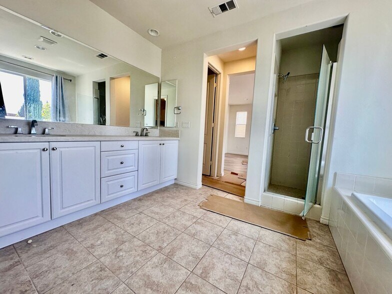 Building Photo - 14807 Harmony Ln