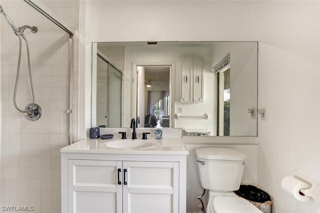 Building Photo - 925 Palm View Dr