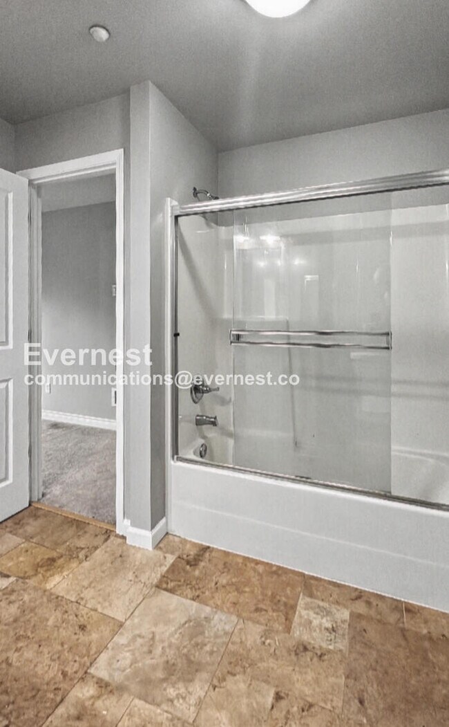 Building Photo - 1698 25th Pl NE