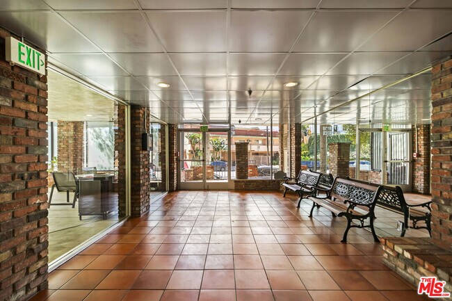Building Photo - 2260 N Cahuenga Blvd