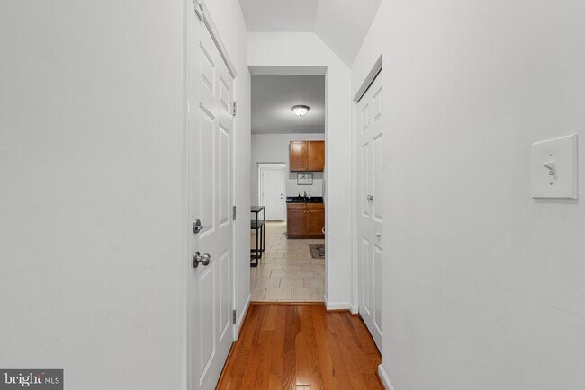 Building Photo - 831 S Montford Ave