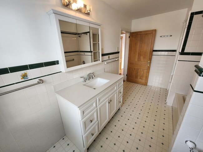 Building Photo - Large and Beautiful Farm House in Quiet Area