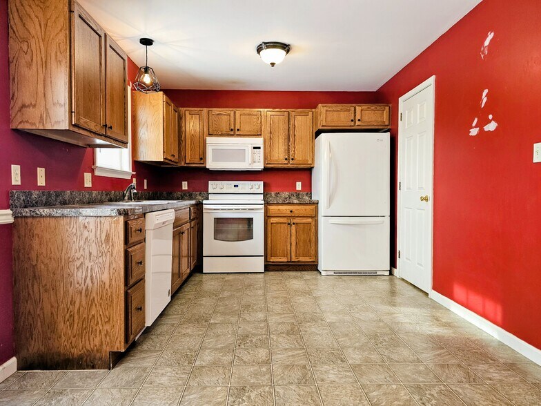 Building Photo - 42 Beverly Dr