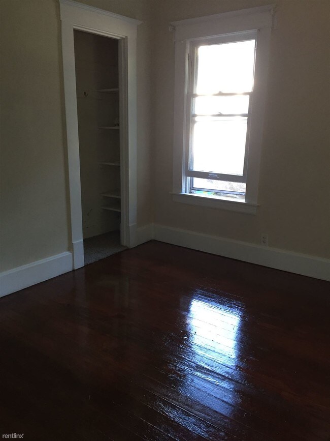 Building Photo - 4 br, 2 bath House - 1139 W Lovell St