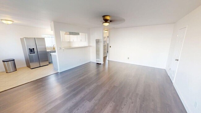 Building Photo - Spacious 2BD/1BA Ground-Floor Unit with Private Yard