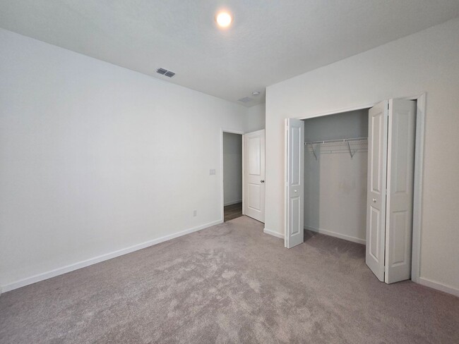Building Photo - Beautiful 3-Bed, 2.5-Bath home in Tara Lane