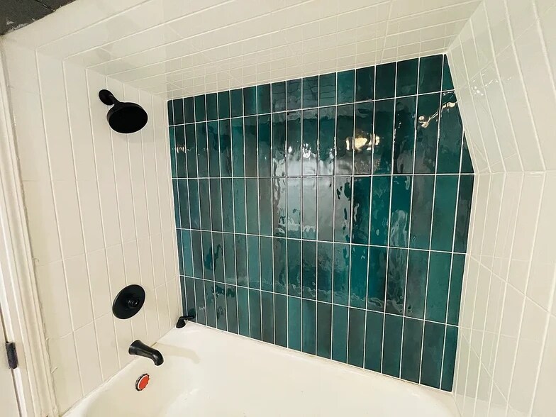 Secondary Bathroom 1 - 417 Ella St