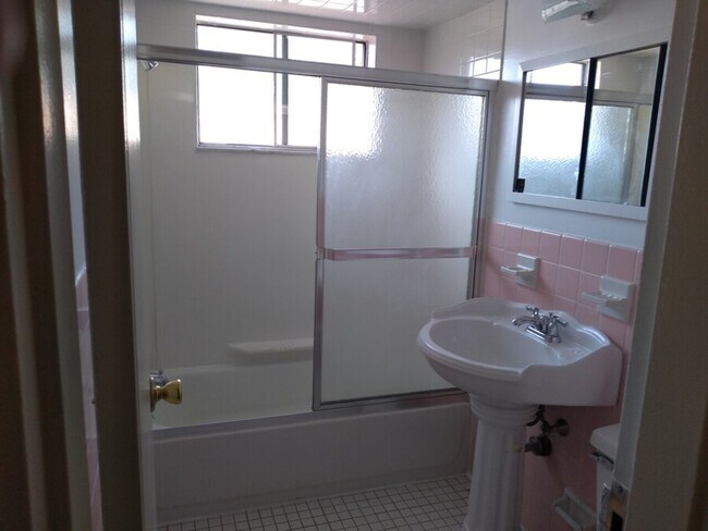 Building Photo - Maple Heights Bldg C