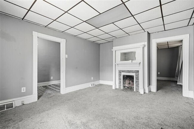 Building Photo - 5-bedroom, 1-bath home in East Pittsburgh