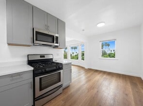 Building Photo - 9132 Crenshaw Blvd