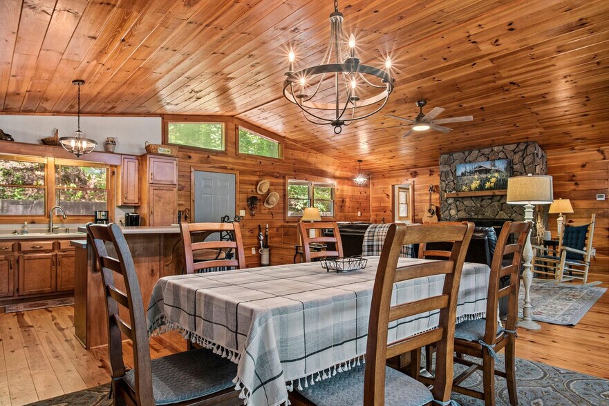 Building Photo - 410 Dogwood Ln