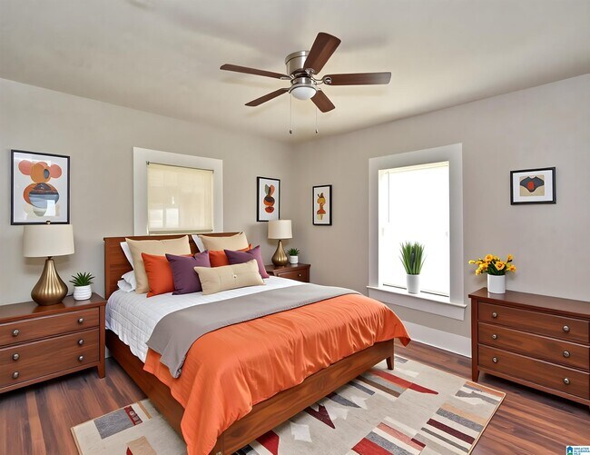 Building Photo - 525 53rd St Ens