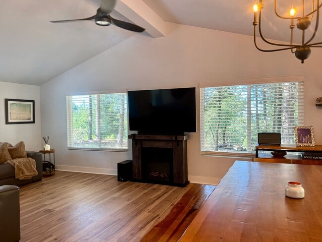 Building Photo - 4425 Sierra Springs Dr