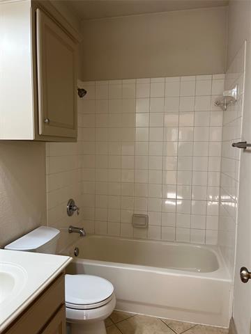 Building Photo - 817 La Cima