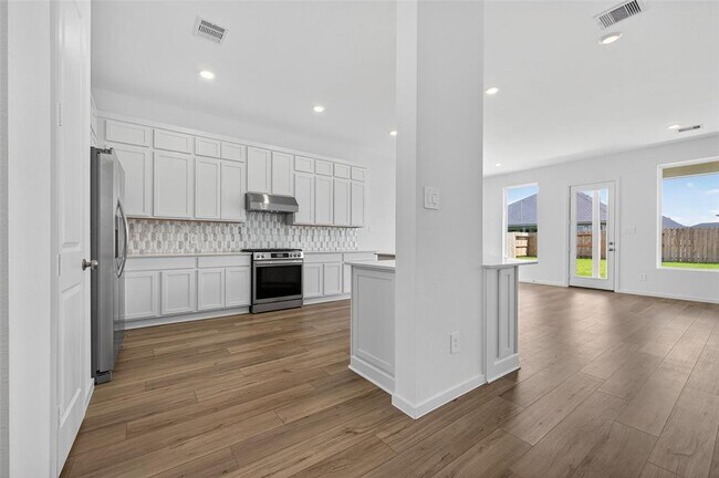 Building Photo - 32006 Medallion Oaks Trl