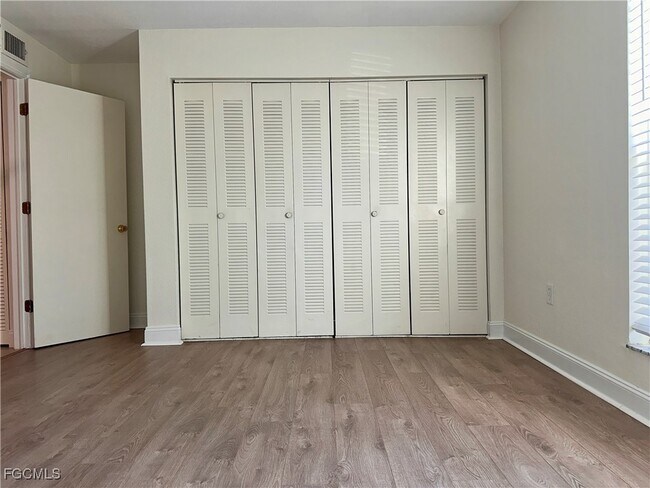 Building Photo - 12650 Kenwood Ln