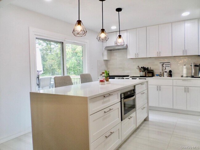 Building Photo - 8 Jodi Ln