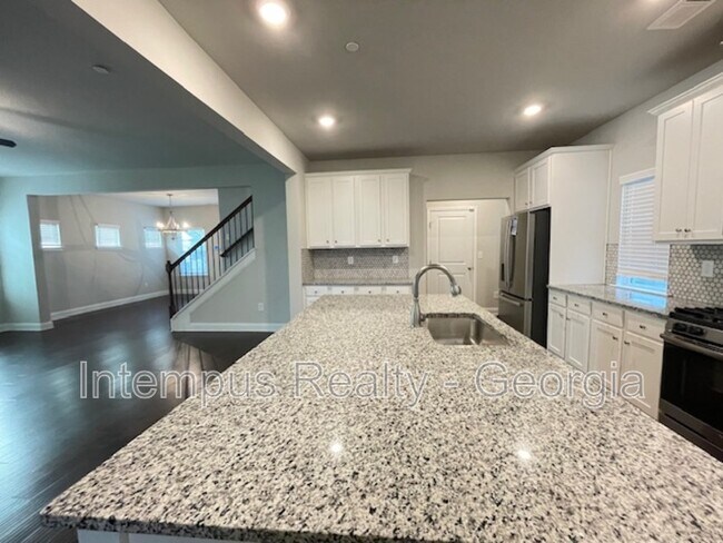 Building Photo - 970 Shelnutt Dr