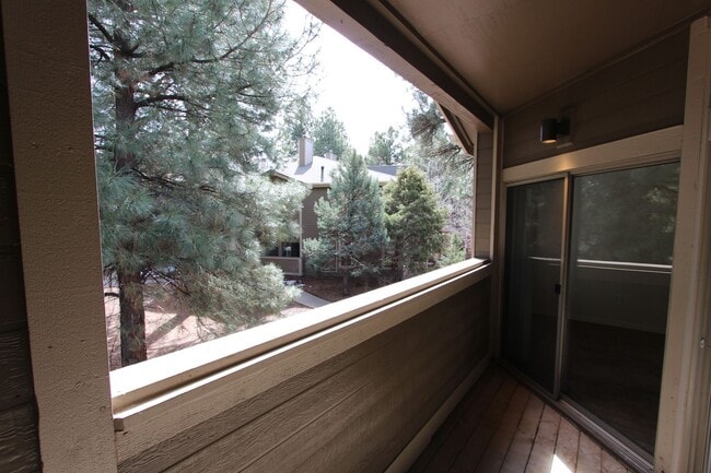 Building Photo - Light-Filled 2 Bed / 2 Bath Condo | 1,104 Sq Ft | Fireplace | Private Balcony