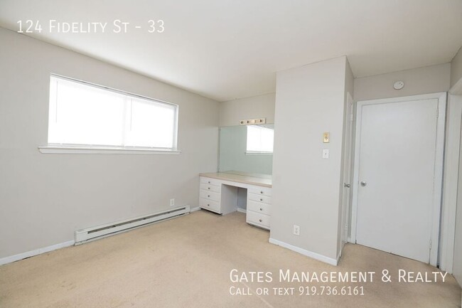 Building Photo - Very nice apartment convenient to everythi...