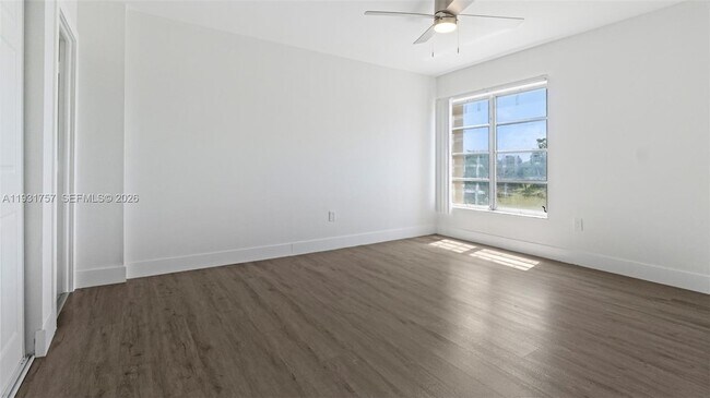 Building Photo - 4158 Inverrary Dr