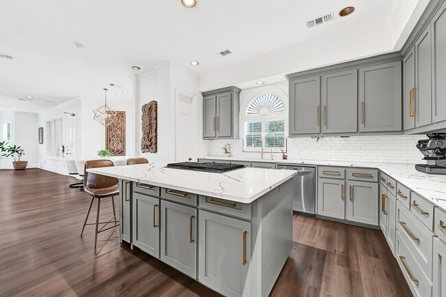 Building Photo - 1 Magnolia Bend Dr
