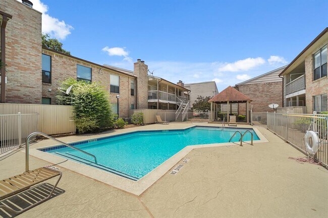 Building Photo - 2110 Wilcrest Dr