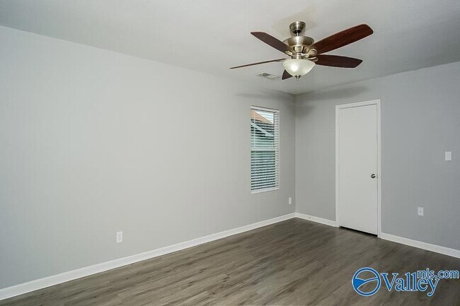 Building Photo - 3703 Avalon Lake Dr SW