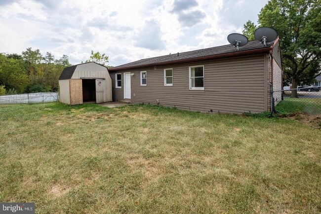 Building Photo - 3748 Tudor Dr