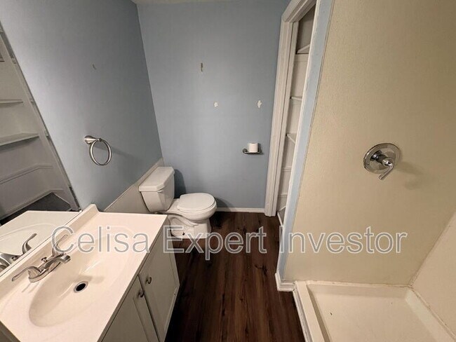Building Photo - 4705 Hartford Dr