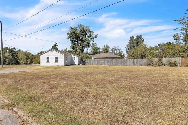 Building Photo - 2000 N Douglas Blvd