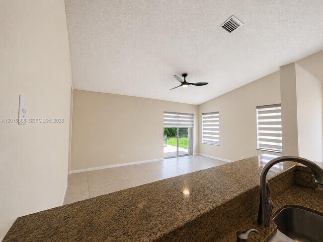 Building Photo - 854 San Remo Dr
