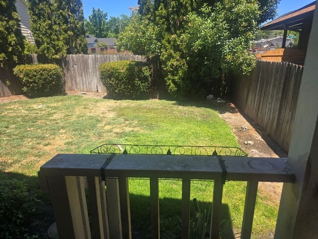 Building Photo - 3 bed 2 bath Home for Rent in Grants Pass