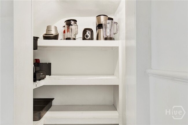 Building Photo - 118 W Waldburg St