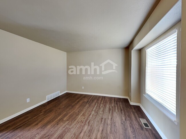 Building Photo - 4482 Heritage Dr