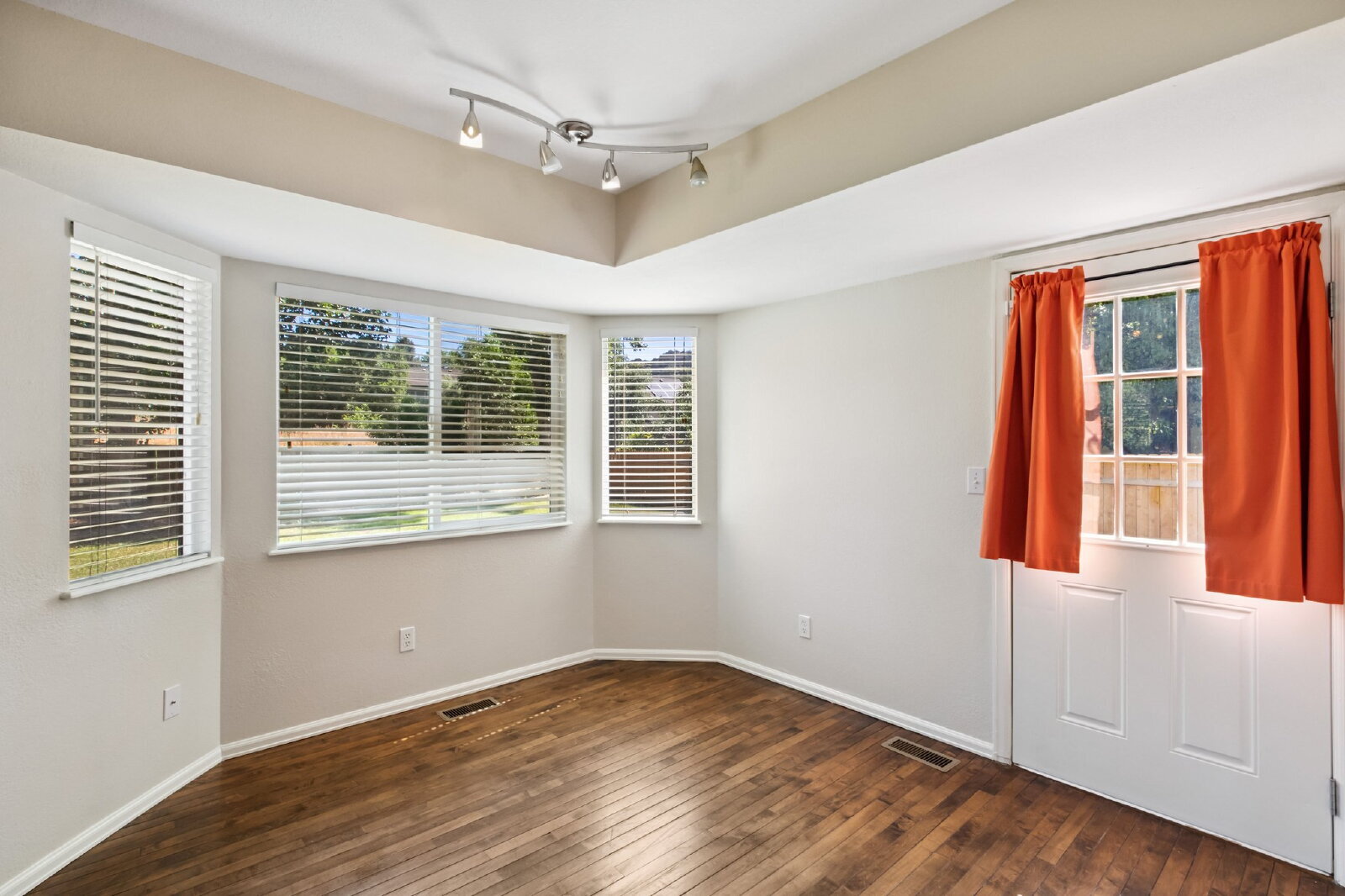 Building Photo - 6067 Wisteria Dr