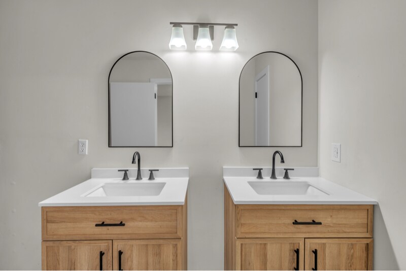 Building Photo - 610 Maplewood Dr