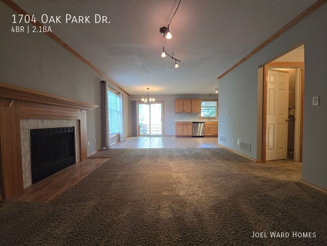 Building Photo - 1704 Oak Park Dr