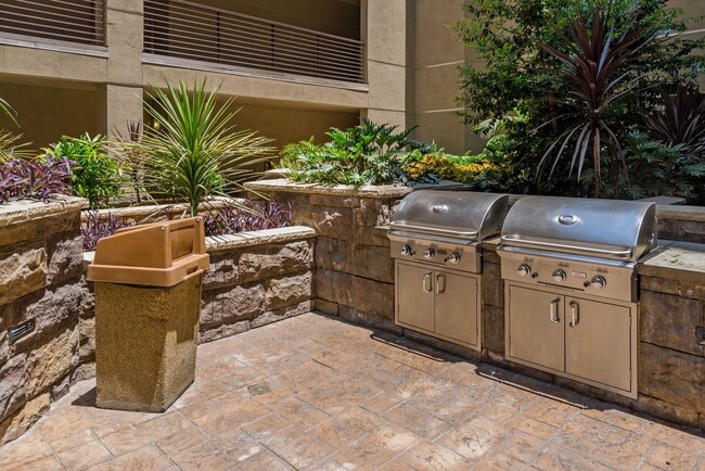 Building Photo - East Village 2 Bedroom at Union Square! 2 Parking Spaces!