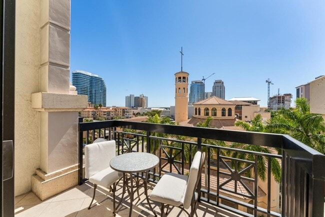 Building Photo - 801 S Olive Ave