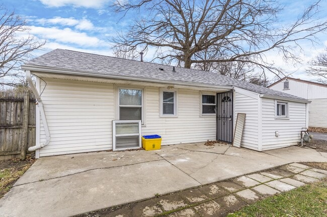 Building Photo - 368 Erskine Ave