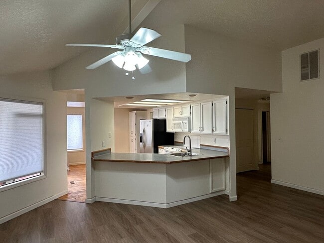 Building Photo - Serene 3 Bed, 2 Bath Gem!