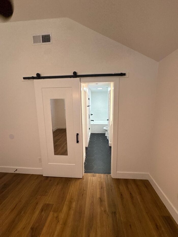 Building Photo - 14306 Vandever St