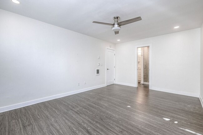 Building Photo - Updated 2-bedroom 2-bath condo in North Park!