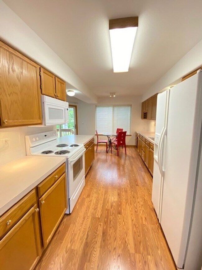 Building Photo - Large 3 Bedroom, 2.5 Bath Townhome with 2 car attached garage in Northwest Loveland, CO