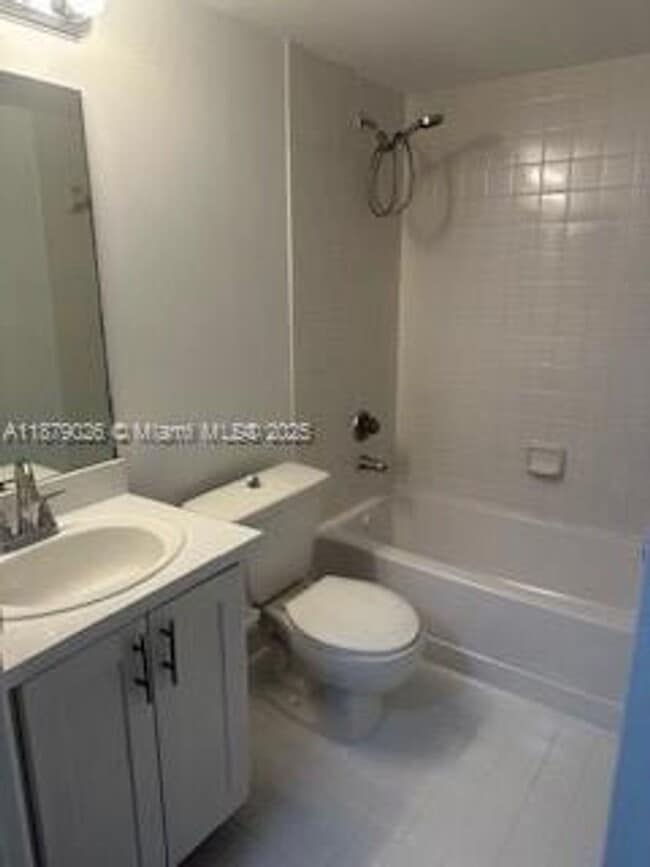 Building Photo - 9777 Nob Hill Ct