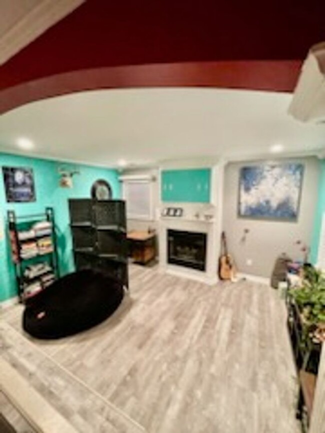 Building Photo - Welcome to this fully furnished 3 bedroom,...