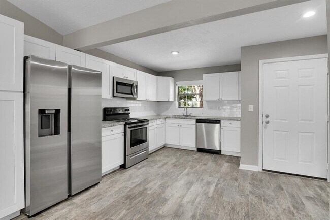 Building Photo - 3539 Balboa Cir